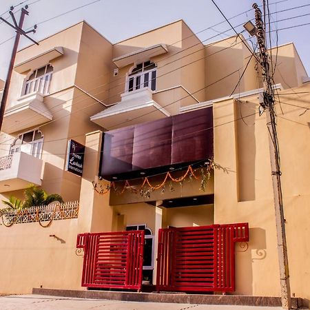 Lav Kush International Hotell Varanasi Exteriör bild