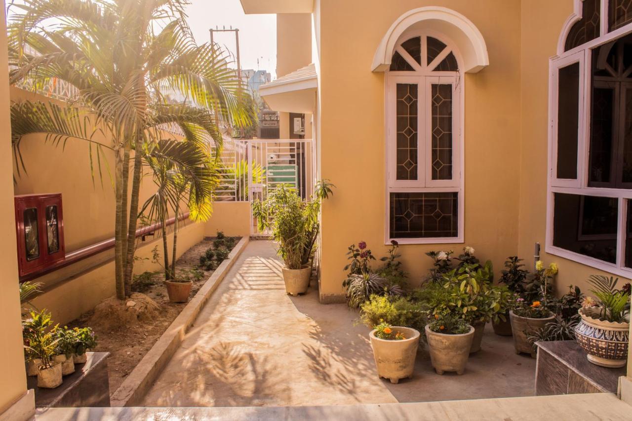 Lav Kush International Hotell Varanasi Exteriör bild