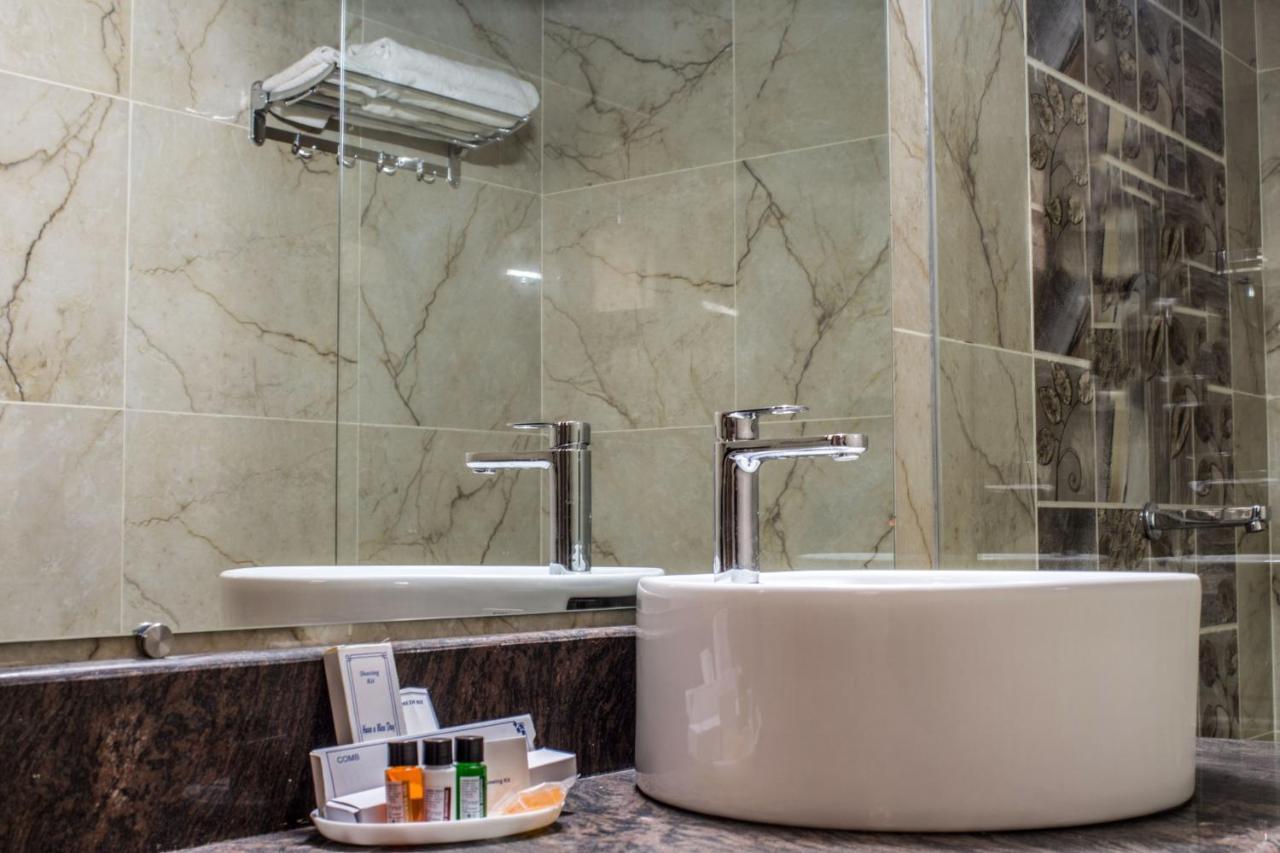 Lav Kush International Hotell Varanasi Exteriör bild