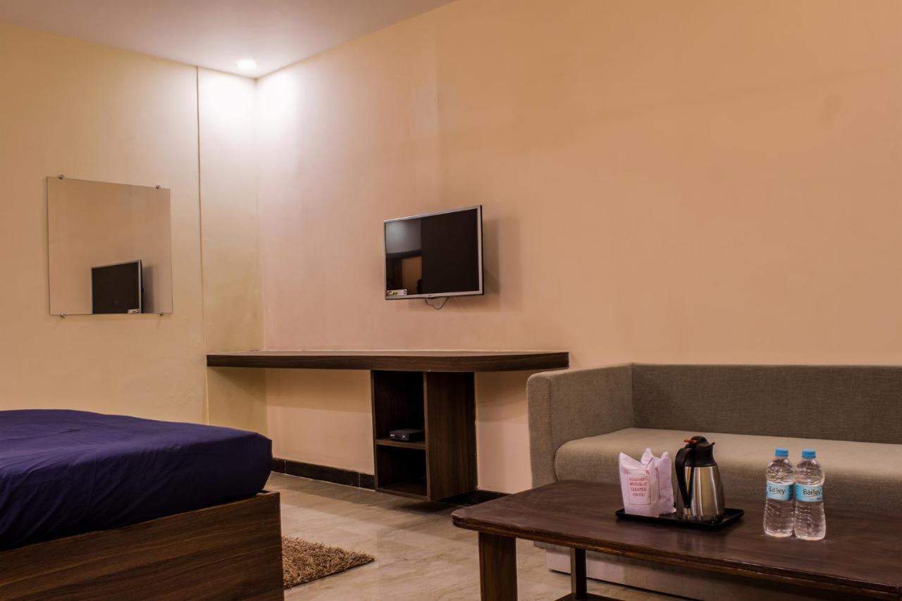 Lav Kush International Hotell Varanasi Exteriör bild
