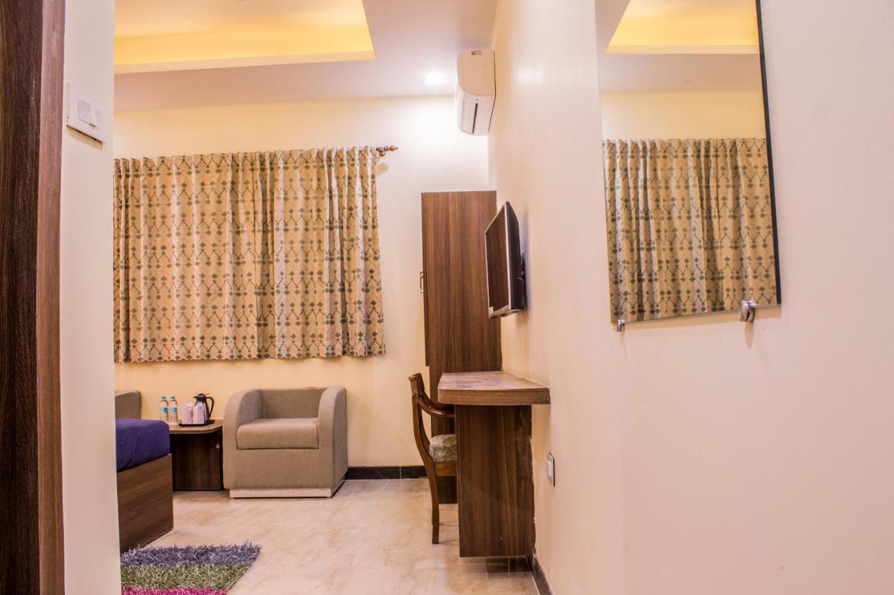 Lav Kush International Hotell Varanasi Exteriör bild