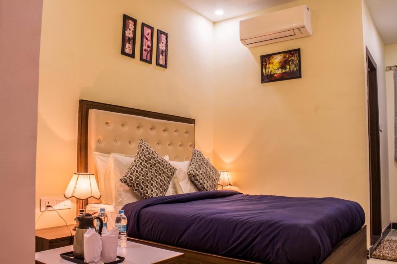 Lav Kush International Hotell Varanasi Exteriör bild