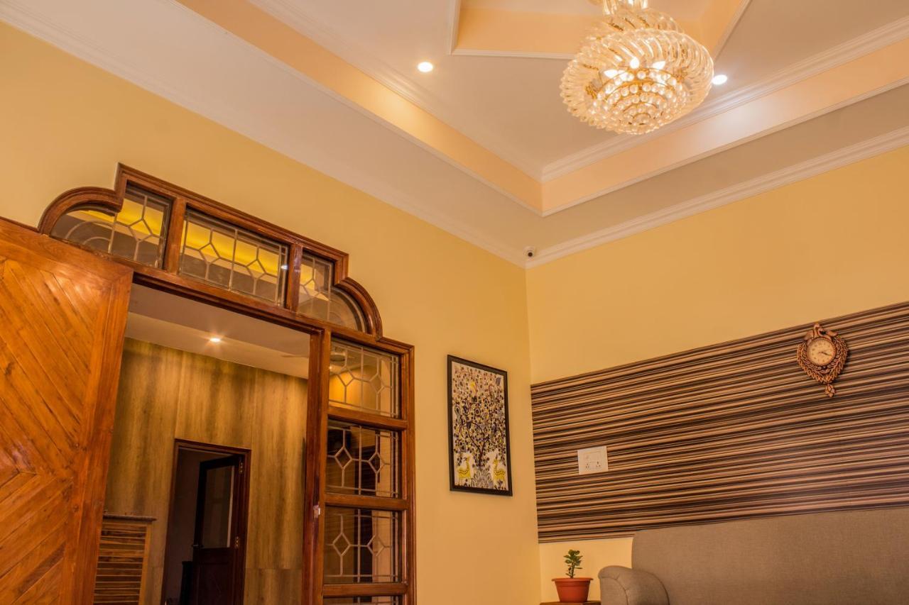 Lav Kush International Hotell Varanasi Exteriör bild