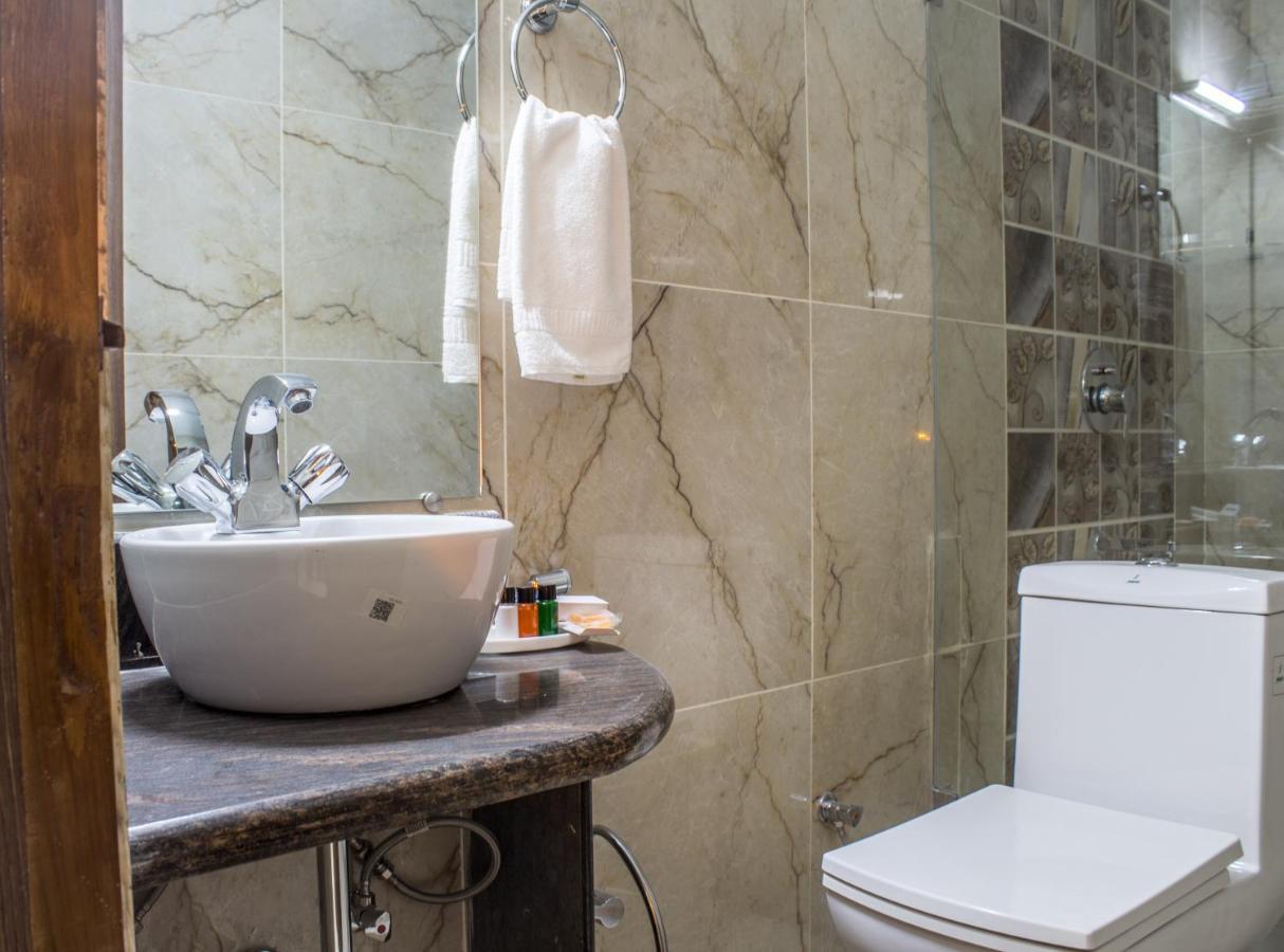 Lav Kush International Hotell Varanasi Exteriör bild